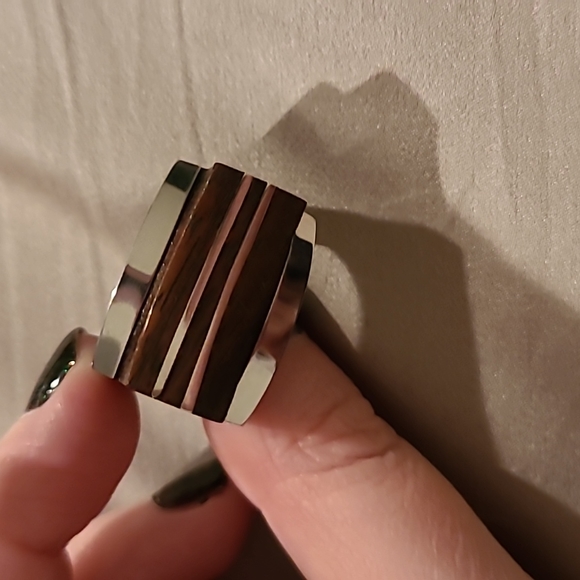 Real wood ring with sterling silver details - Picture 5 of 5